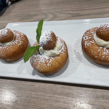 Hash Kitchen Arcadia - Cannoli Donuts - Breakfast & Brunch Near Me - Phoenix, Arizona Hash Kitchen Arcadia - Cannoli Donuts - Breakfast & Brunch Near Me - Phoenix, Arizona