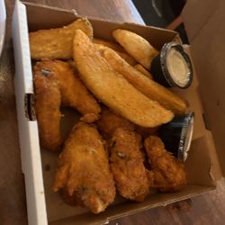 Giovanni's Pizzeria & Arcade - Wings and wedges