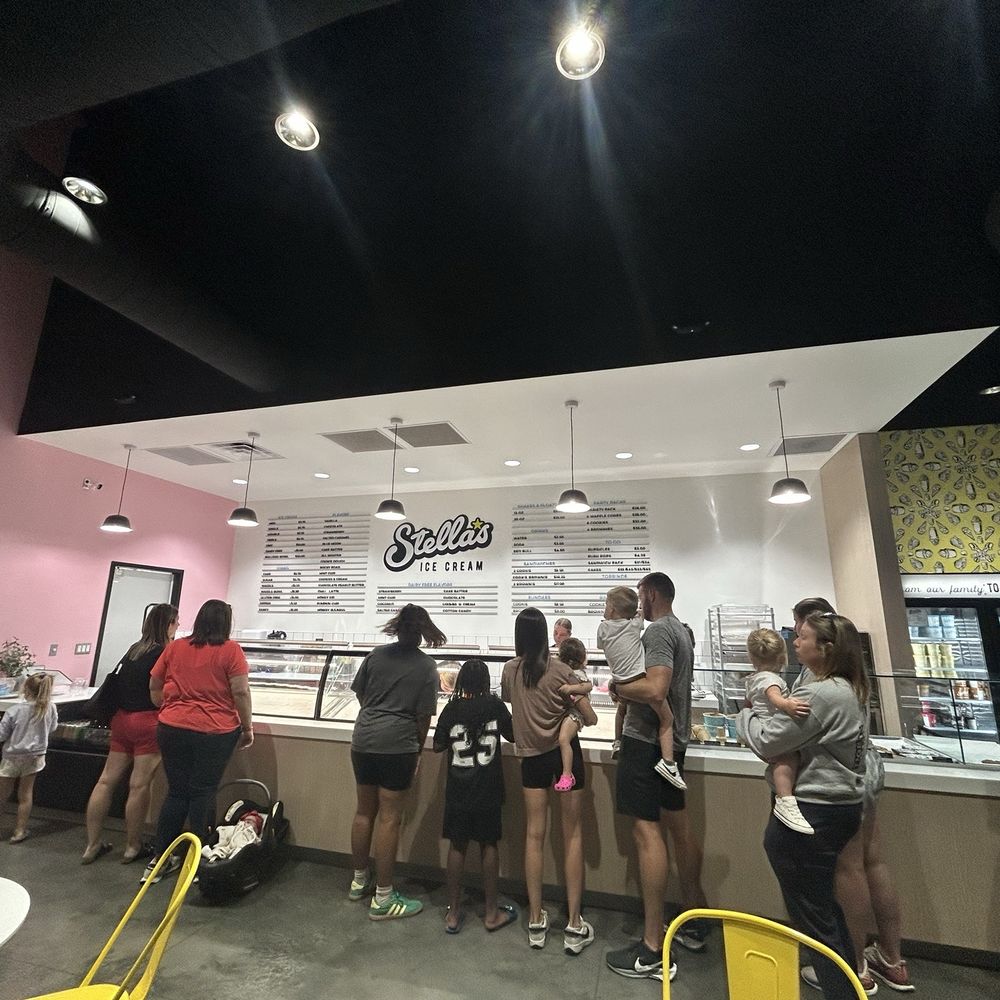 Stella’s Ice Cream - Seating area - Ice Cream & Frozen Yogurt Near Me - Nebraska, Nebraska