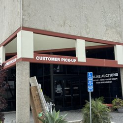 Hagglebids - Store front. Right next to a parking lot with ramp so it's easy to wheel your purchases out to your car.