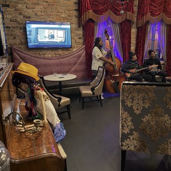 May Baily's Place - Great band tonight - Bars Near Me - New Orleans, Louisiana