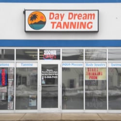 Day Dream Tanning - Easy access in and out..