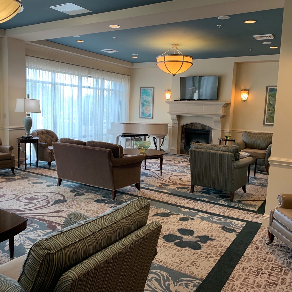 The Arlington - Living room - Pubs Near Me - Naples, Florida The Arlington - Living room - Pubs Near Me - Naples, Florida