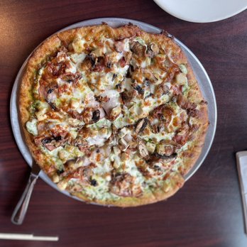 Tides Tavern - Cheese Pizza with chicken, bacon , & Canadian Bacon - Pubs Near Me - Gig Harbor, Washington Tides Tavern - Cheese Pizza with chicken, bacon , & Canadian Bacon - Pubs Near Me - Gig Harbor, Washington