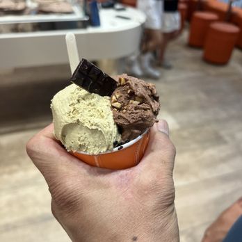 Venchi - Chocolatiers & Shops Near Me - Costa Mesa, California