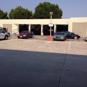 Arcadia Smog Test Only Center - It shares compound with a mechanic shop - Smog Check Stations Near Me - Arcadia, California