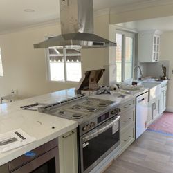 Arthur's Flooring and Remodeling - New kitchen with new appliances in Huntington Beach, CA.