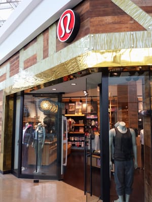 lululemon by null