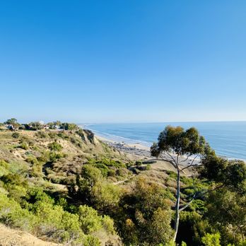 Monica Di Giulio - Another beautiful day in sunny Southern California! I love the bluffs of Pacific Palisades. - Real Estate Agents Near Me - Burbank, California Monica Di Giulio - Another beautiful day in sunny Southern California! I love the bluffs of Pacific Palisades. - Real Estate Agents Near Me - Burbank, California