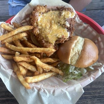 Locklear's on Little Oak - Fried Chicken Sandwich - Seafood Near Me - Charleston, South Carolina