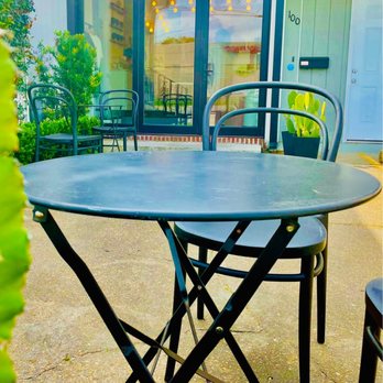 Moxie - Outside seating - Coffee & Tea Near Me - Metairie, Louisiana