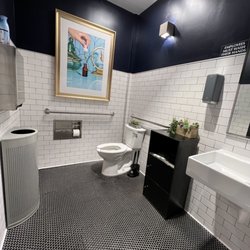Mint Cannabis - Miami - Cannabist Miami Accessible bathroom