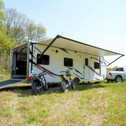 Toppers & Trailers Plus