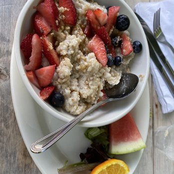 The Greenery Cafe - Steel cut oats with berries - Breakfast & Brunch Near Me - Ogunquit, Maine