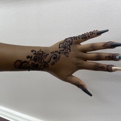 Sony's Eyebrows & More - Best henna and eyebrow place in town, this is the only place I trust to do my eyebrows
