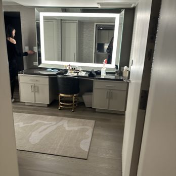 L'Ermitage - Dressing area - Hotels Near Me - Beverly Hills, California L'Ermitage - Dressing area - Hotels Near Me - Beverly Hills, California