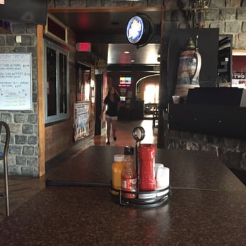 Madison's - A quiet bar where the customers are invisible to the servers - Sports Bars Near Me - Mount Clemens, Michigan