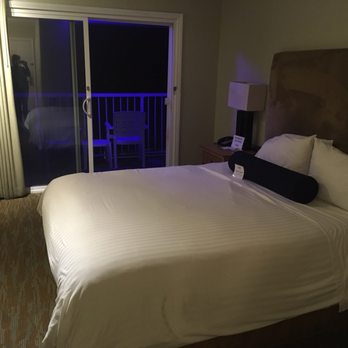 Surfer Beach Hotel - San Diego, CA