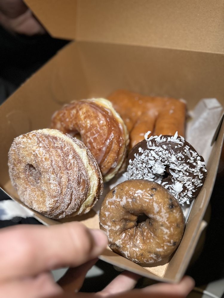 MISS DONUTS AND BAKERY Updated October 2024 109 Photos & 67 Reviews 1842 W 182nd St