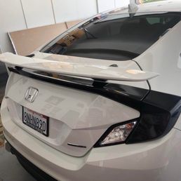 The Tinted tail lights.