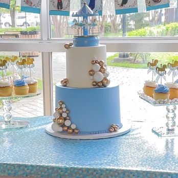 Spiga Bakery - 2 Tiered cake, buttercream frosting and cupcakes - Bakeries Near Me - Bellmore, New York