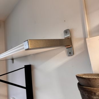 On Side Restoration Services - The shelf was not installed properly by a tasker BOMI she didn't even use plugs - Damage Restoration Near Me - Toronto, Ontario On Side Restoration Services - The shelf was not installed properly by a tasker BOMI she didn't even use plugs - Damage Restoration Near Me - Toronto, Ontario