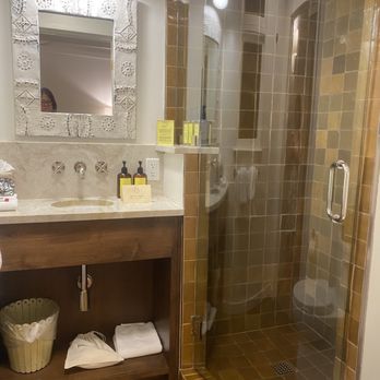 Farmhouse Paso - Beautiful but impossibly tiny shower! - Hotels Near Me - Paso Robles, California