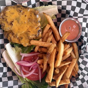 Marwan's Global Bistro - Bar Smash Burger. - Cafes Near Me - Port Perry, Ontario