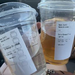 Awful drinks. No dragon fruits in this dragon fruit drink and had ask for lemonade green tea and got only green tea