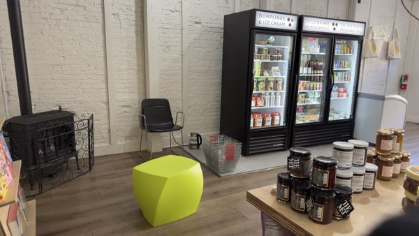 Winnie Superette by null