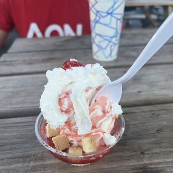 The Freeze - a bowl of ice cream and strawberries - Ice Cream & Frozen Yogurt Near Me - Grayslake, Illinois The Freeze - a bowl of ice cream and strawberries - Ice Cream & Frozen Yogurt Near Me - Grayslake, Illinois