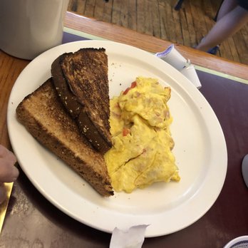Vittles Restaurant - Senior western omelet - New American Near Me - Pittsfield, Maine