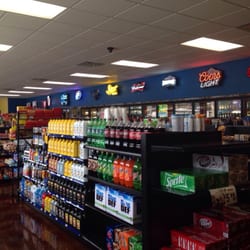Lucky's Valero - Store interior