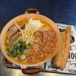 Kan Kiin Brunch & Thai Eatery - "Tom Yum"Crispy pork belly Porridge