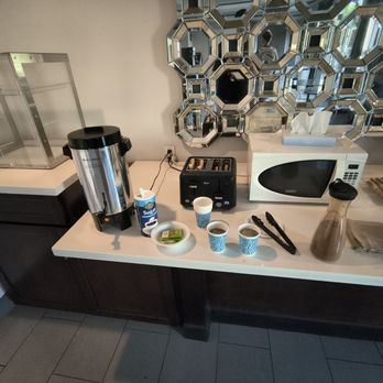 Hollywood VIP Hotel - "Breakfast" - Hotels Near Me - Los Angeles, California Hollywood VIP Hotel - "Breakfast" - Hotels Near Me - Los Angeles, California