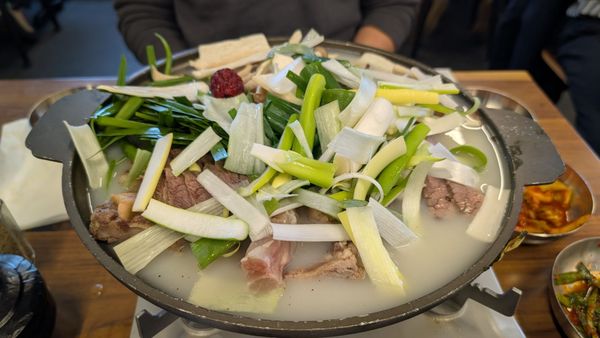 Sun Nong Dan Sawtelle 선농단 by null