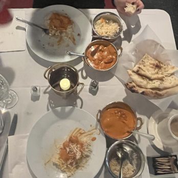 Kastoori Grill - 2 orders of Paneer Tikka Masala and Garlic Naan with black tea - Indian Near Me - Seattle, Washington