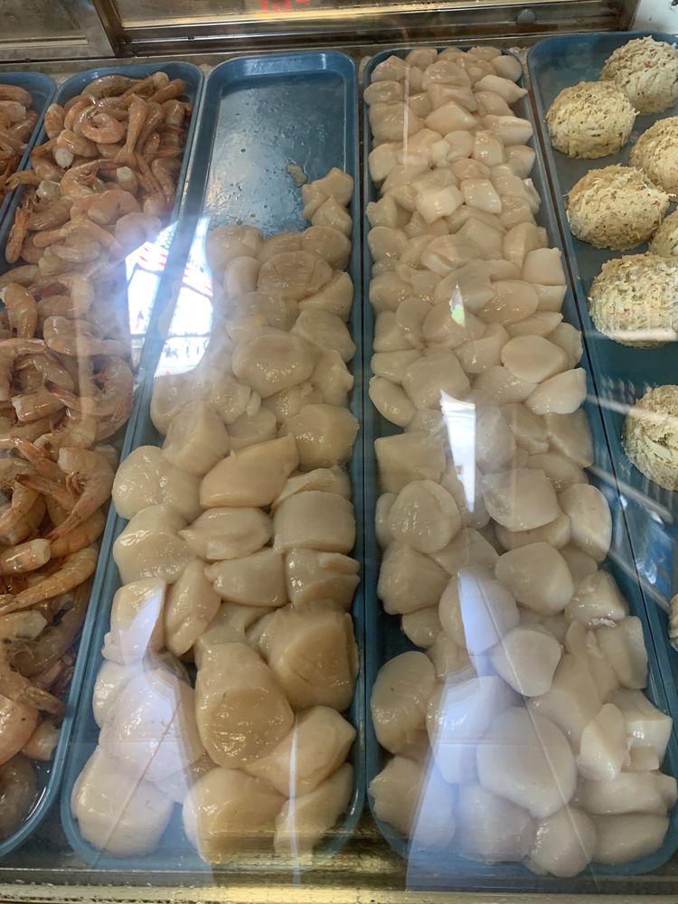 DOCKSIDE DAVE’S SEAFOOD MARKET 458 W Perry St, Cape May, New Jersey