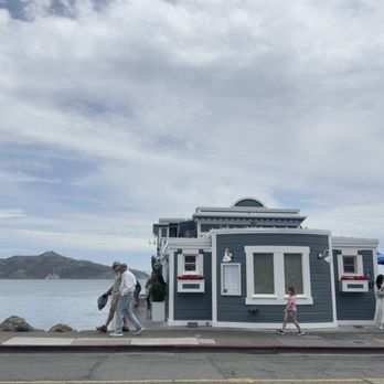 Scoma's of Sausalito - Outdoor ambiance - Seafood Near Me - Sausalito, California Scoma's of Sausalito - Outdoor ambiance - Seafood Near Me - Sausalito, California