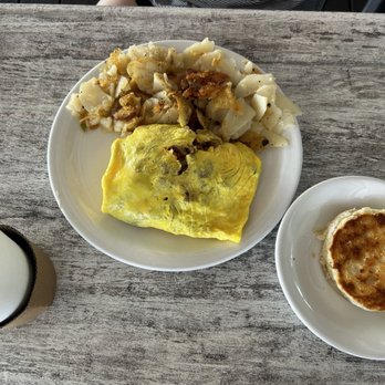 Traders Seafood Steak and Ale - Omelette - Seafood Near Me - Chesapeake Beach, Maryland