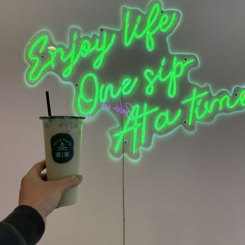 Shing Tea 79 - a hand holding a cup of coffee - Bubble Tea Near Me - Philadelphia, Pennsylvania
