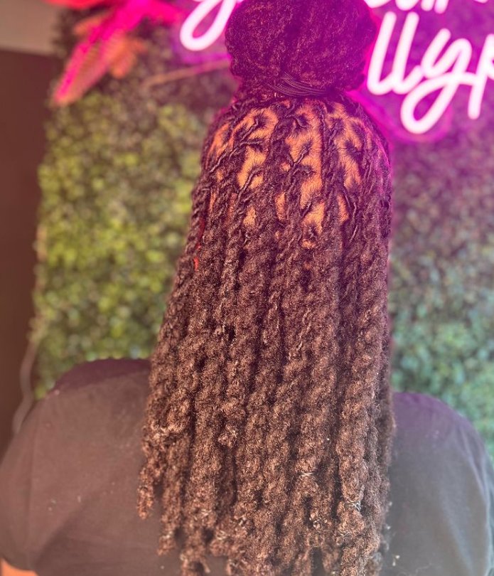 Sistah Honey's Naturally Lux Loc Spa Logo
