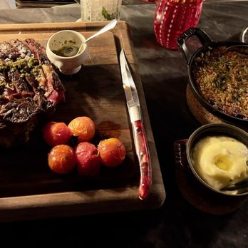 Sala de Corte - Steak was soo good I forgot what cut I got.  Sides: Mash & Gravy, Baked beans and rice - Steakhouses Near Me - Lisbon, 11