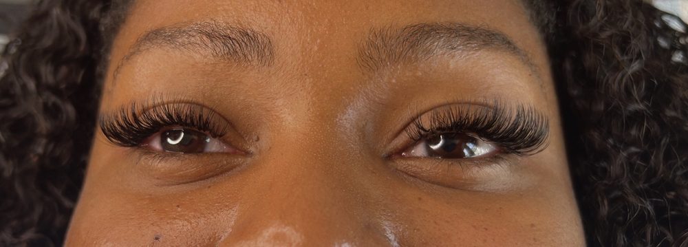 Flutter Fix Lashes Logo