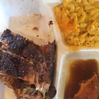 Toms Barbeque - Amazing ribs, fall off the bones, delicious rub, couldn't get enough of these ribs!!! - Barbeque Near Me - Memphis, Tennessee