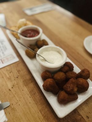 Lou Malnati's Pizzeria by null