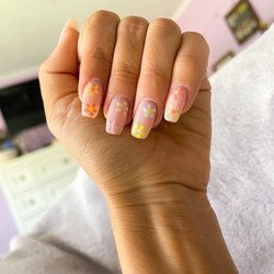 A & M Nail Spa - I am OBSESSED with these floral nails! A&M never disappoints!