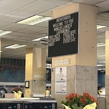 World's Largest Laundromat - Laundromat Near Me - Berwyn, Illinois World's Largest Laundromat - Laundromat Near Me - Berwyn, Illinois
