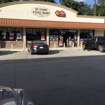 Exxon - a car parked in front of a restaurant - Convenience Stores Near Me - Spring, Texas
