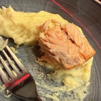 Angus Steakhouse - Delicious salmon and mashed potatoes - Steakhouses Near Me - London, XGL Angus Steakhouse - Delicious salmon and mashed potatoes - Steakhouses Near Me - London, XGL
